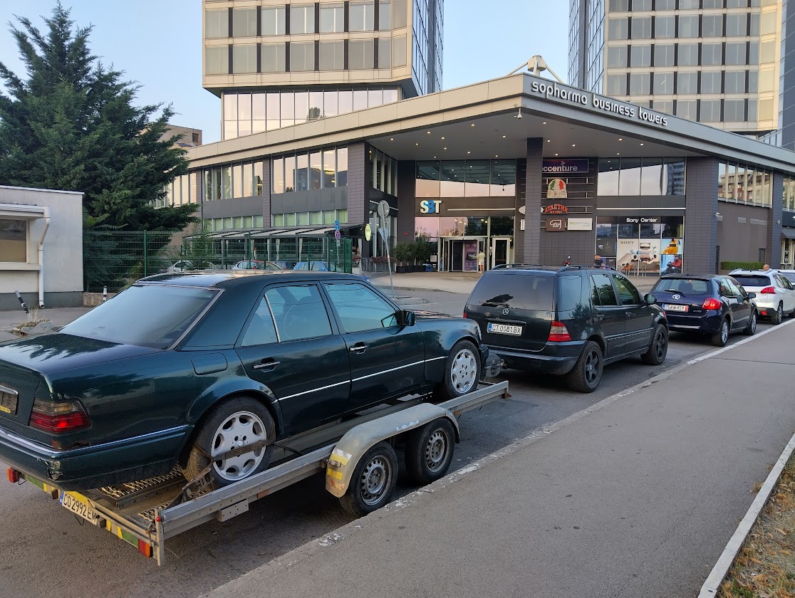 Пътна помощ Гинци - автомобил на платформа